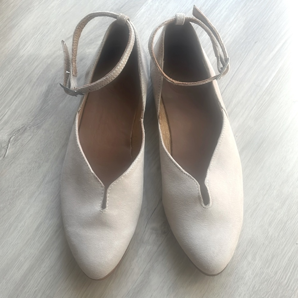Charleston Shoe Company Taupe Suede Flats NWOT